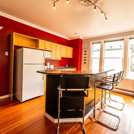 ויקטוריה Ocean Island Garden Suites חדר תמונה