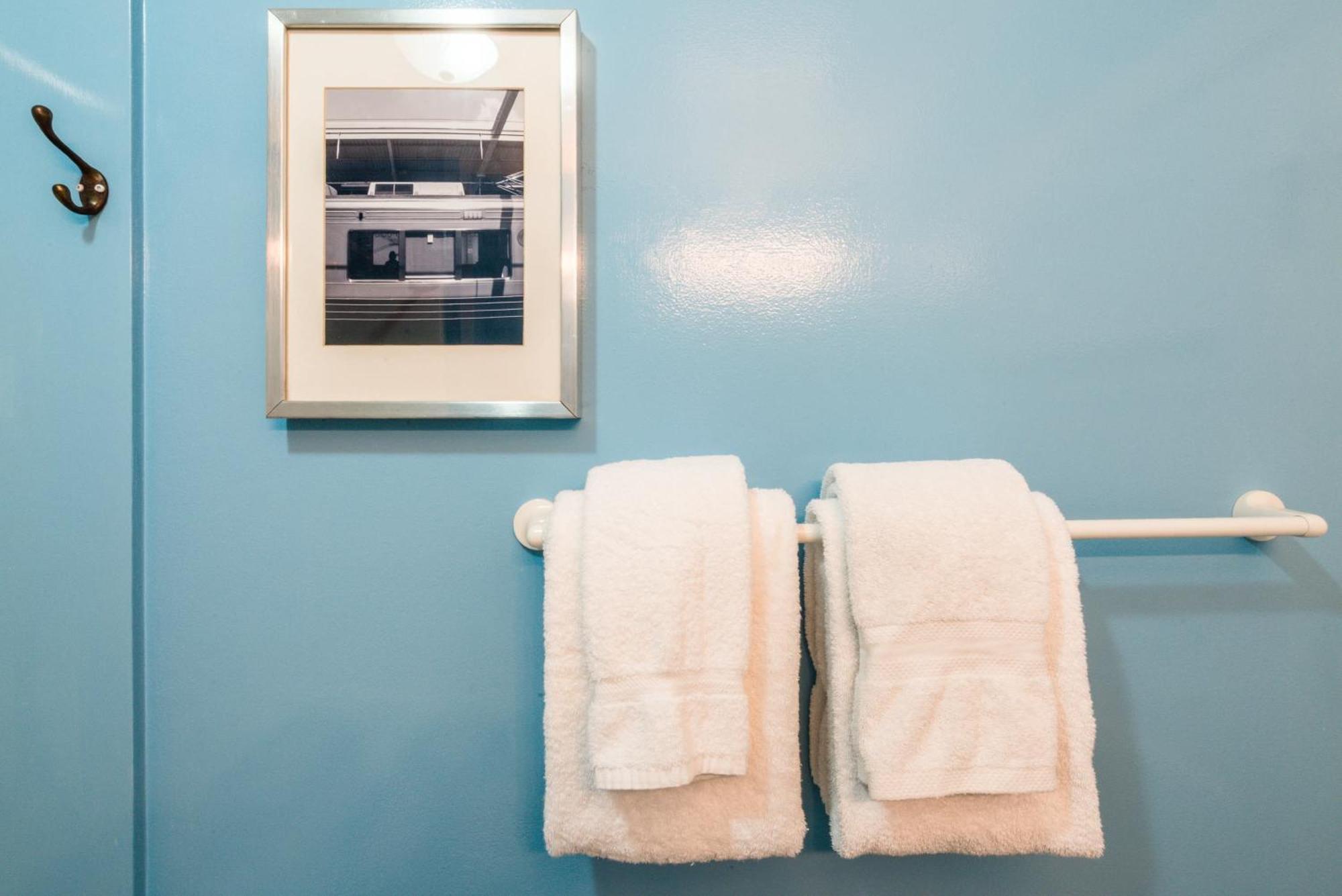 ויקטוריה Ocean Island Garden Suites חדר תמונה