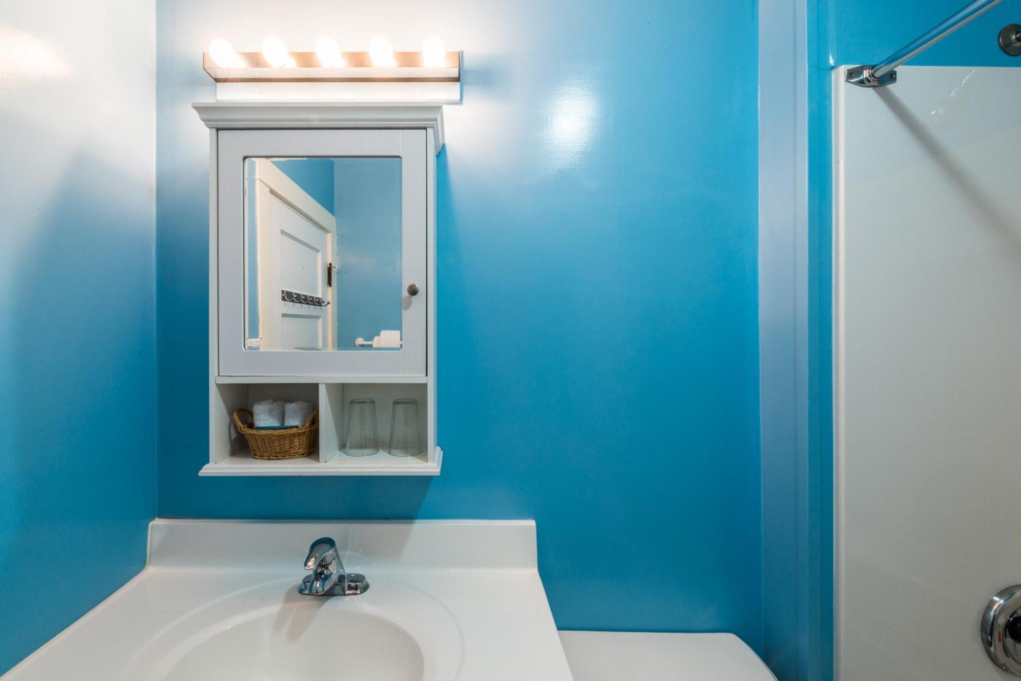 ויקטוריה Ocean Island Garden Suites חדר תמונה