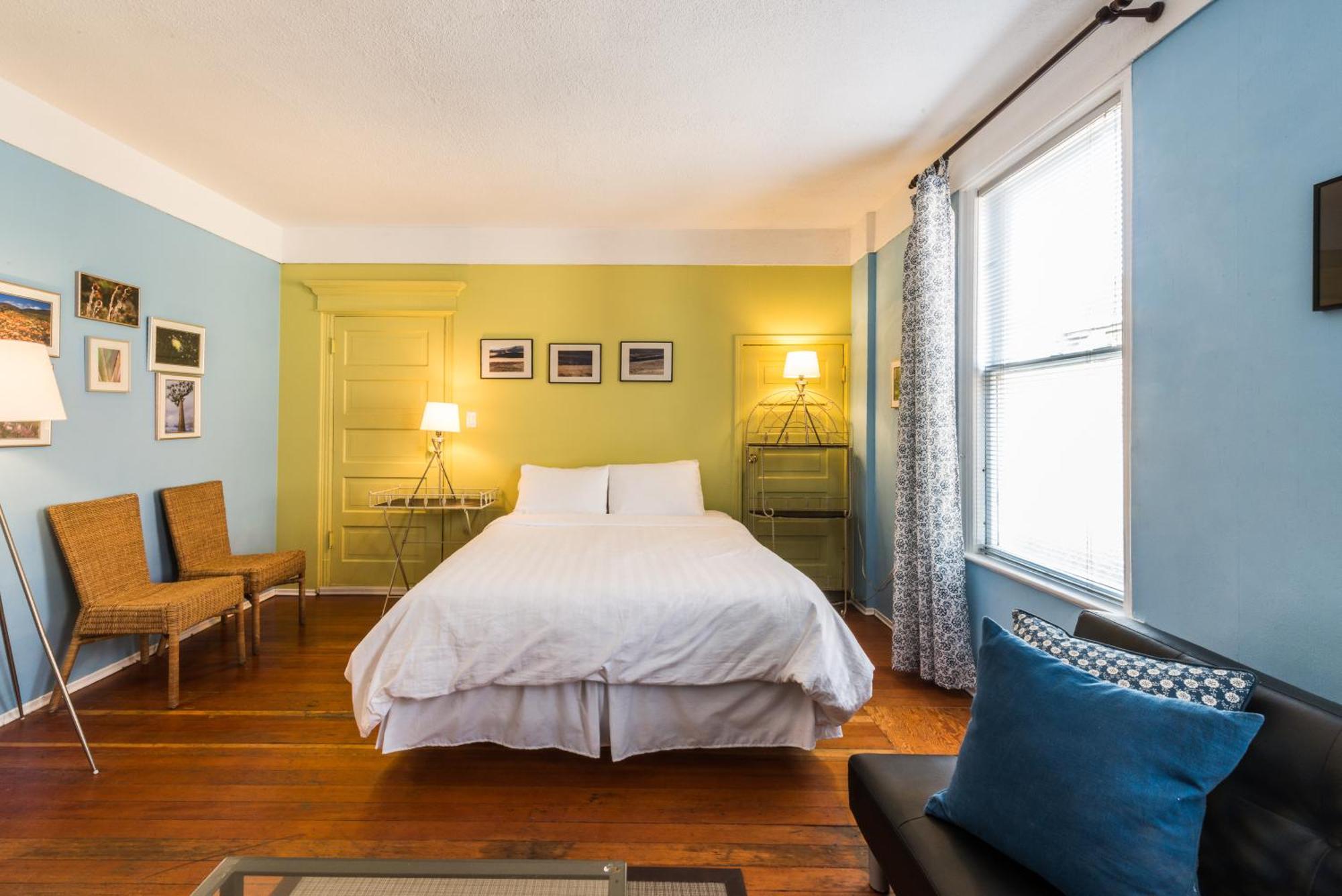 ויקטוריה Ocean Island Garden Suites חדר תמונה
