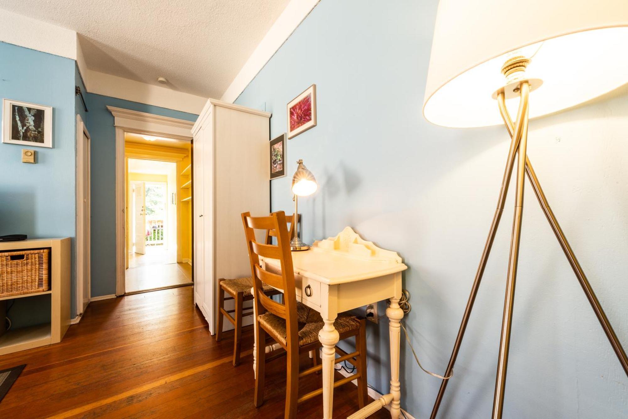 ויקטוריה Ocean Island Garden Suites חדר תמונה