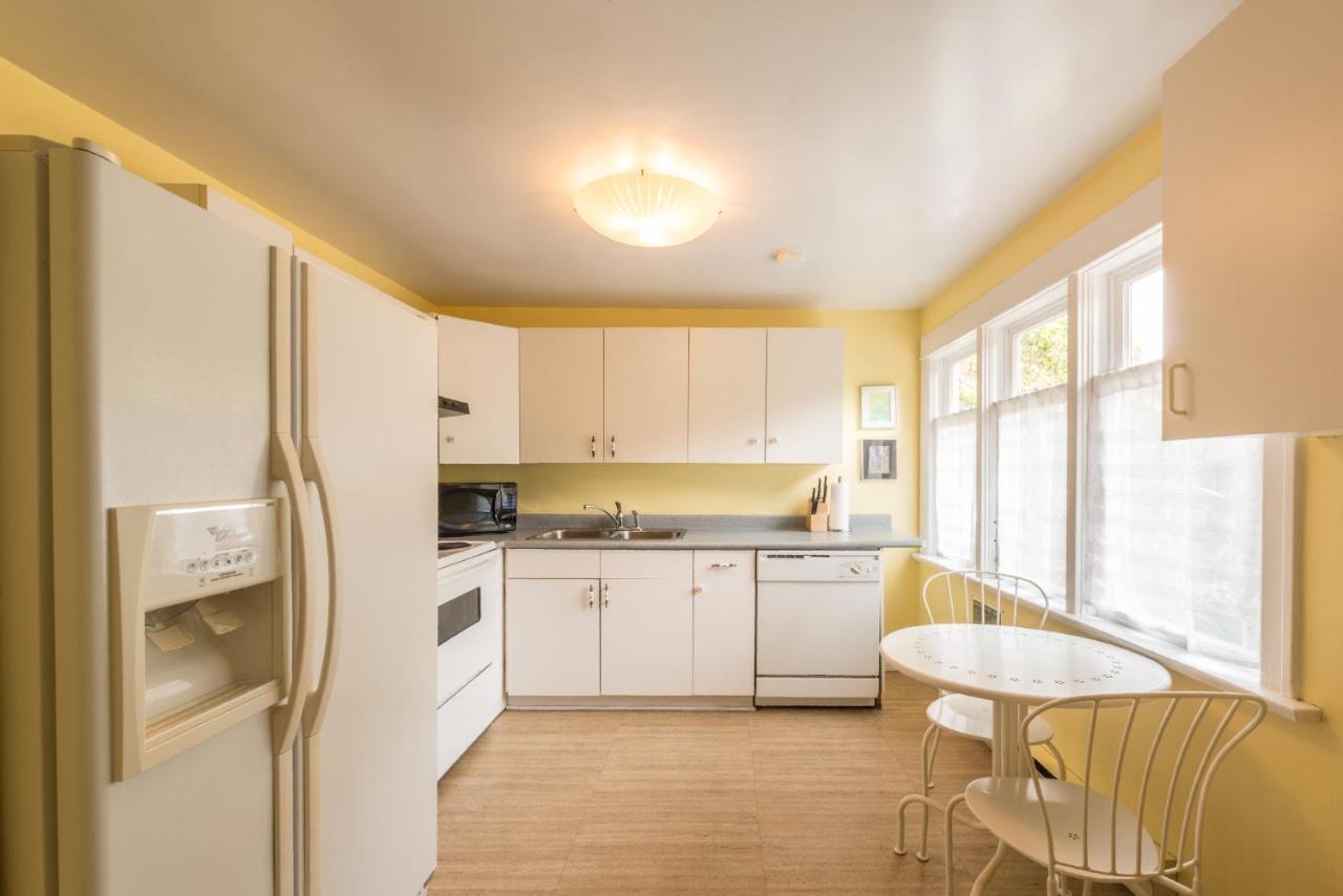 ויקטוריה Ocean Island Garden Suites מראה חיצוני תמונה