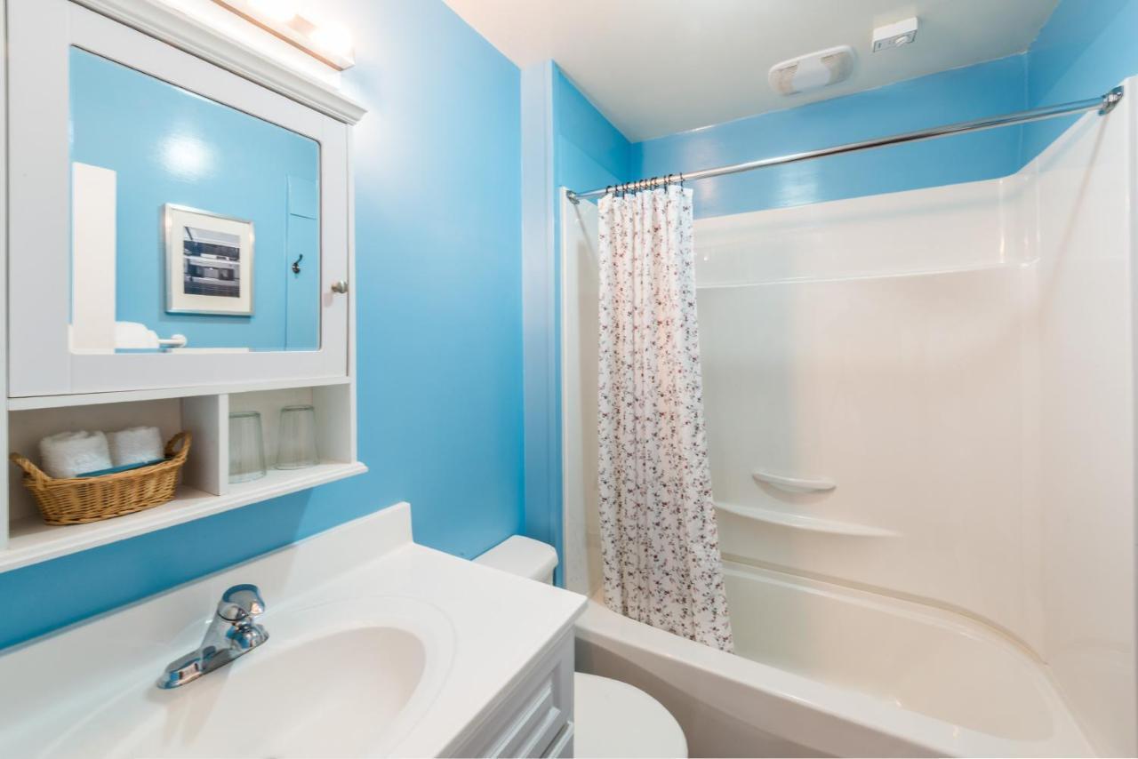 ויקטוריה Ocean Island Garden Suites מראה חיצוני תמונה